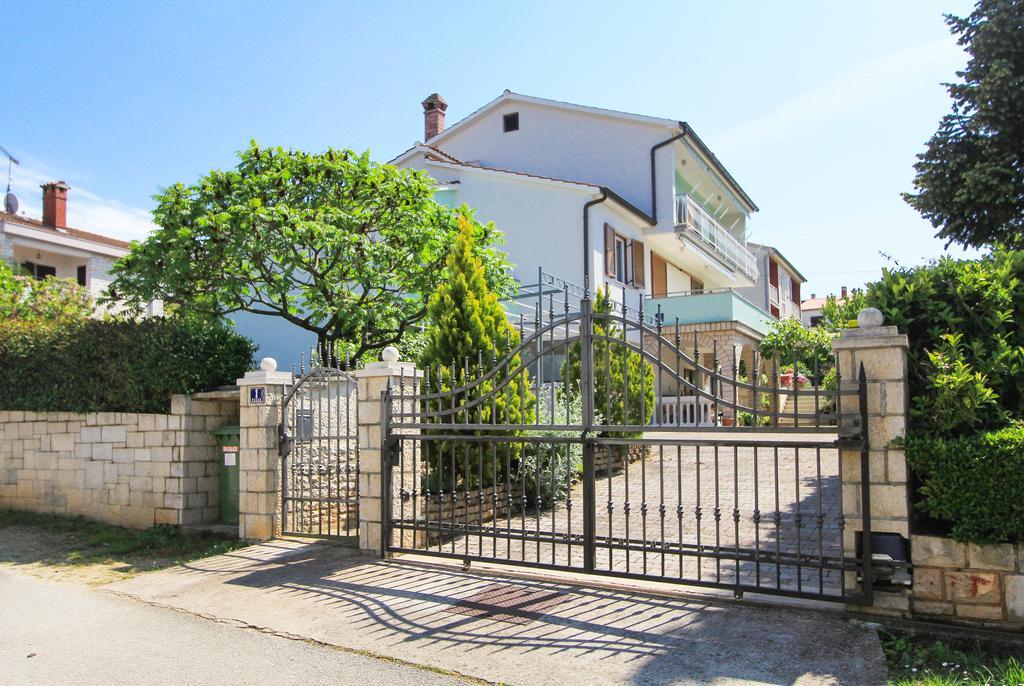 Apartments Silvia Пореч Экстерьер фото