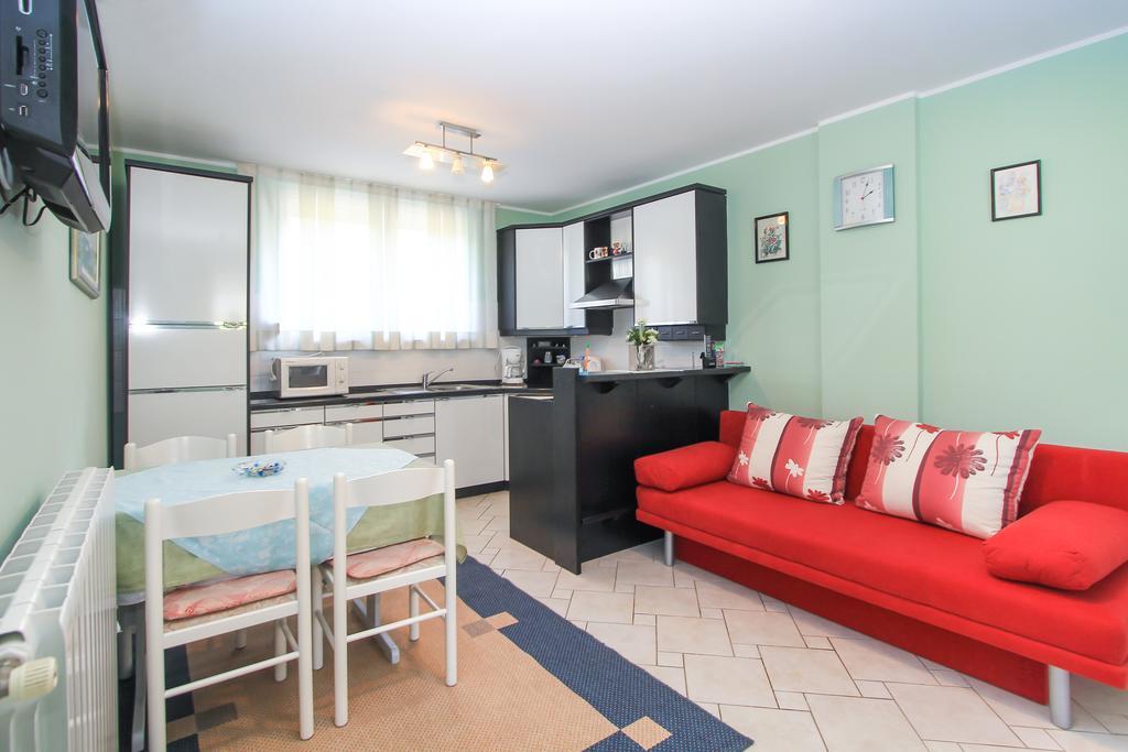 Apartments Silvia Пореч Экстерьер фото
