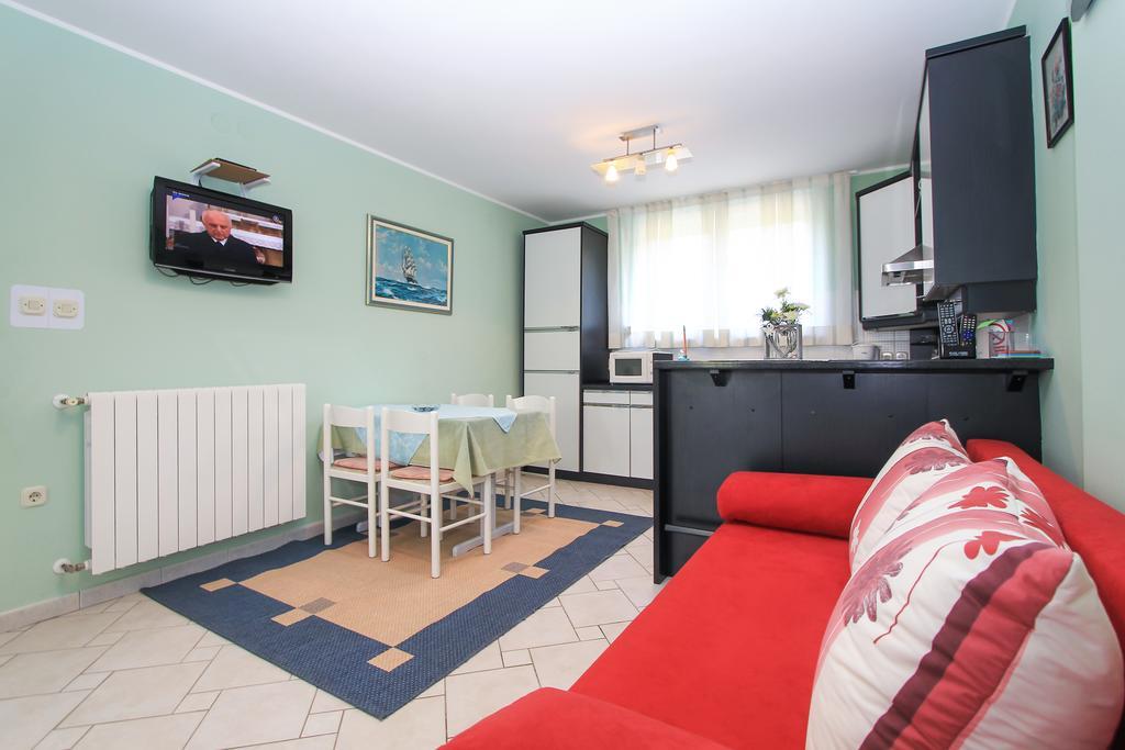 Apartments Silvia Пореч Экстерьер фото