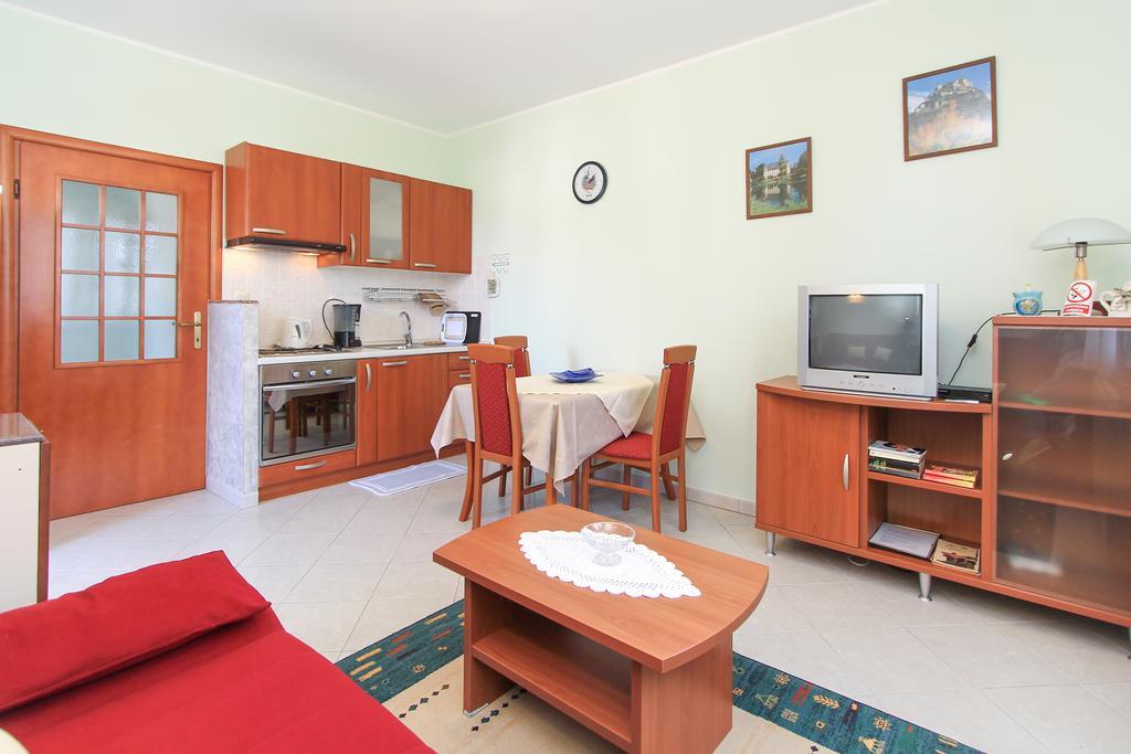 Apartments Silvia Пореч Экстерьер фото